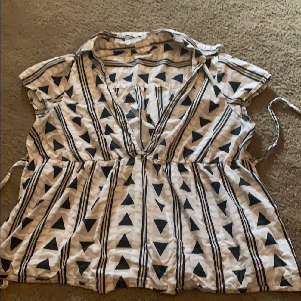 Old navy dress shirt with tie behind